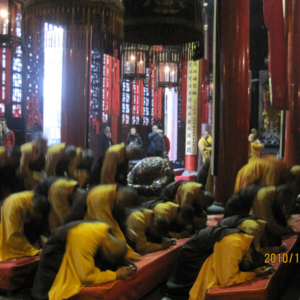 Tourists and religious practices. 2010, Shanghai. (Photo: Weishan Huang)