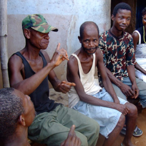 A group of deaf people chatting in a compound. (Photo: Annelies Kusters)
