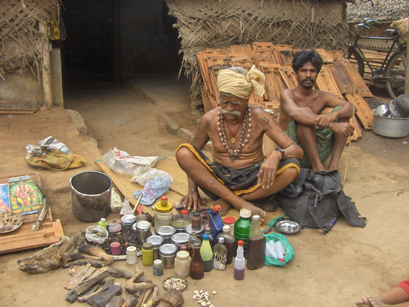 Folk healer and his medicine, Tamil Nadu 2007. (Photo: Gabriele Alex)