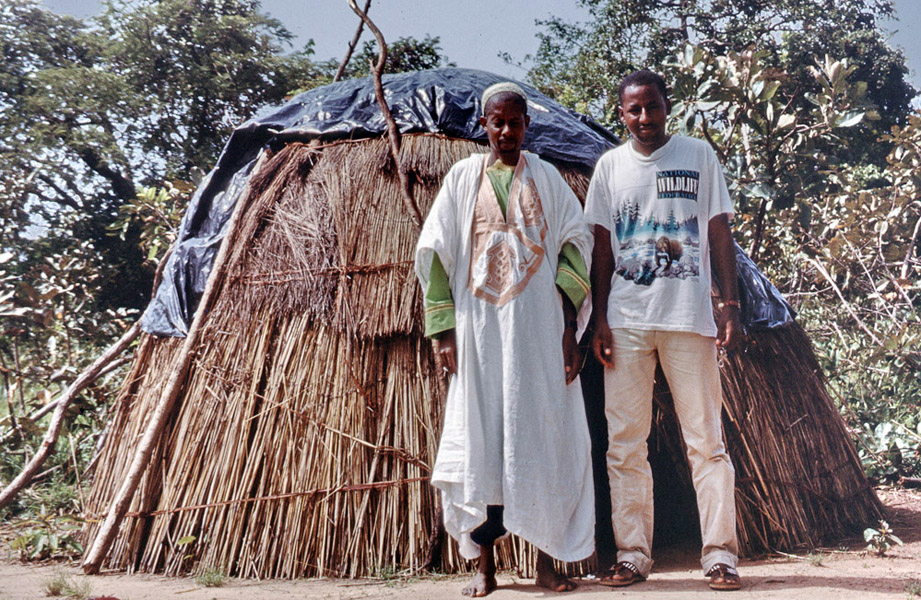 Fulani nomad and young urban Fulani in front of a moveable traditional hut (close to M’Bengué, Côte d’Ivoire). (Photo: Boris Nieswand)