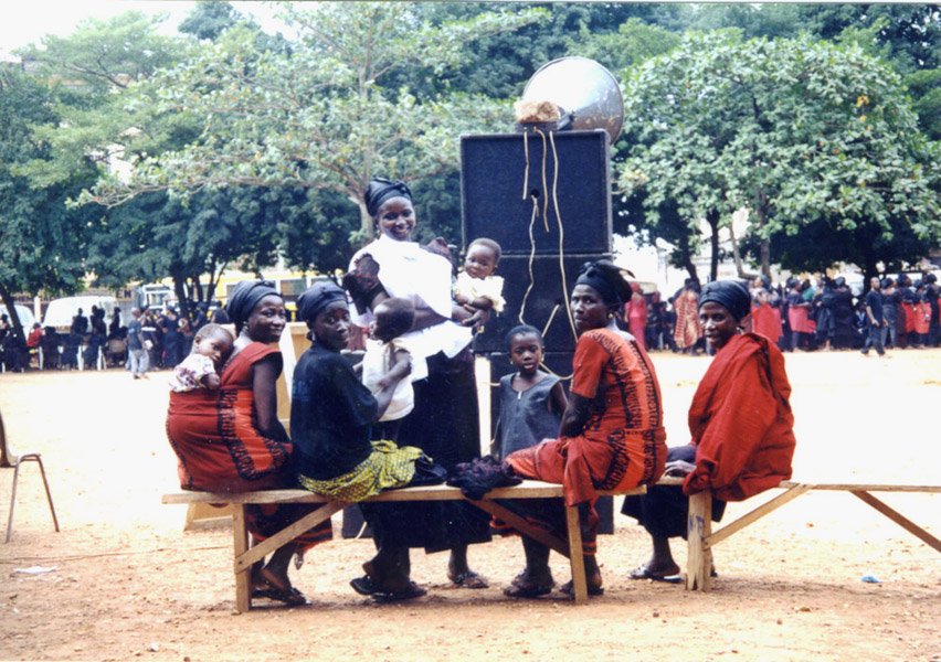 Guests at a funeral 2 (Dormaa Ahenkro, Ghana). (Photo: Boris Nieswand)