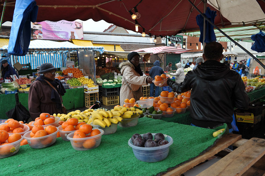 Street market in Hackney. (Photo: Doerte Engelkes)