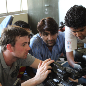 Jorn (Visual Box) explaining potential deaf cameramen how to use the Sony PMW EX3. (Photo: Annelies Kusters)