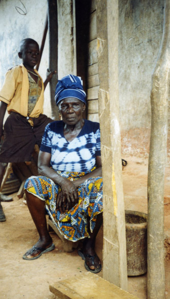 Old woman (Dormaa District, Ghana). (Photo: Boris Nieswand)