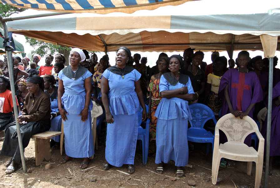 Singers at a funeral, Nangodi, Nabdam district. (Photo: Elena Gadjanova)