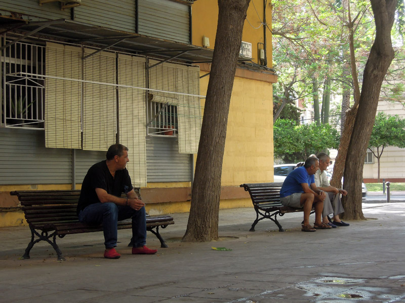 Chatting in the square, Murcia, Spain. (Photo: Damian Omar Martinez)