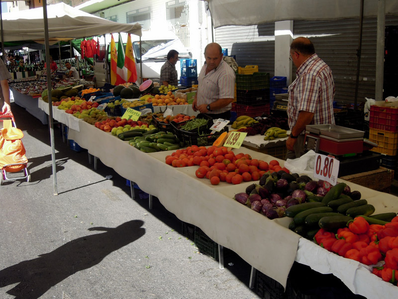 Street market IV, Murcia, Spain. (Photo: Damian Omar Martinez)
