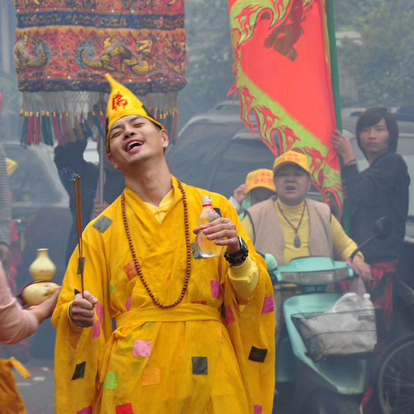 Taiwan – Spirit medium channelling the deity Jigong (2). (Photo: Fabian Graham)