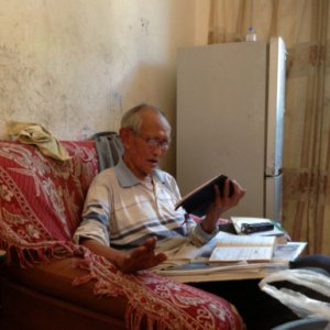 Lisu old pastor singing hymns at his home, Fugong County, 13 June 2013. (Photo: Ying Diao)