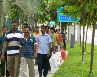 The walkway that runs parallel to government-built public housing (Photo: Laavanya Kathiravelu)