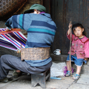 Blanket weaving in Qiunatong, Nujiang, Yunnan. (Photo: Naomi Hellmann)
