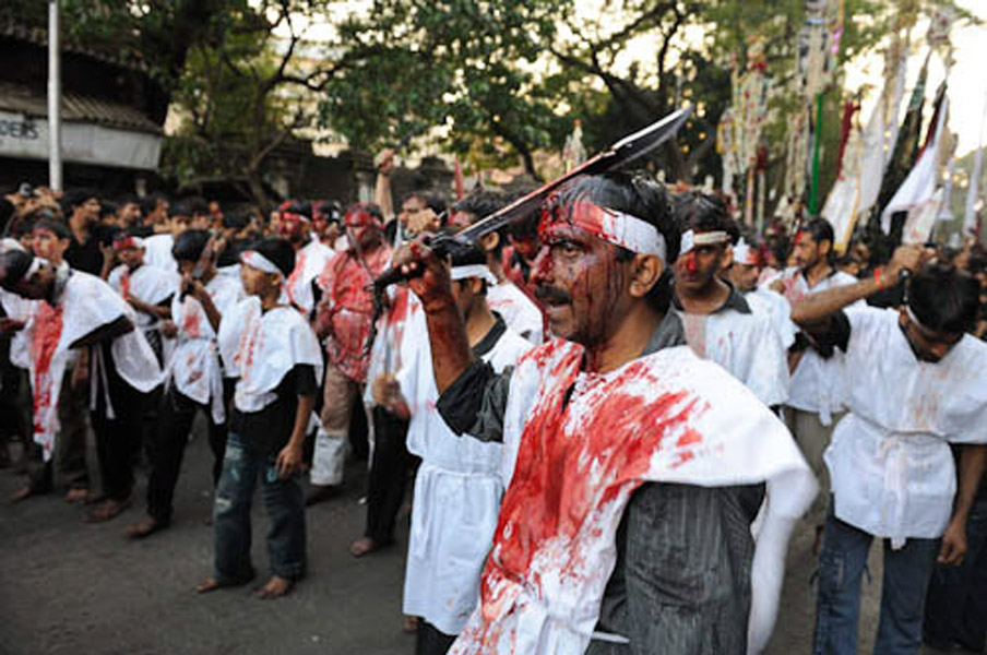 Flagellation through the procession of Ashura day, JJ Road, Mumbai, December 2010. (Photo: Reza Masoudi Nejad)