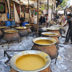 Khichda: off the Moghul Masjid, Dongri, Mumbai, December 2010 - Khichda is Indian porridge; it is an traditional food made and served during Muharram in Mumbai. (Photo: Reza Masoudi Nejad)