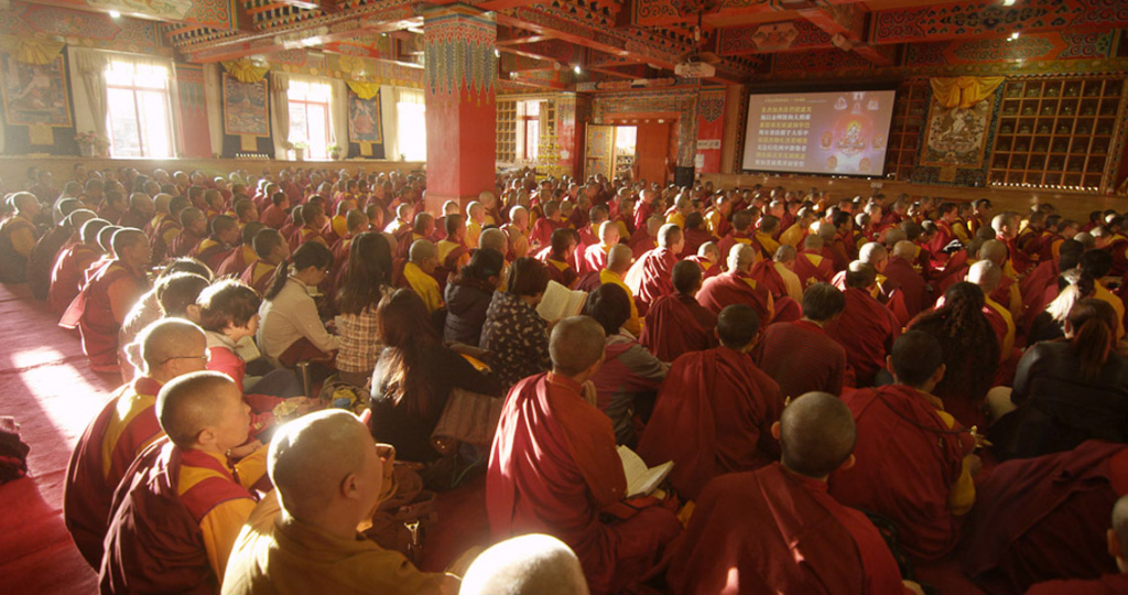 A classroom at Larung Gar Buddhist Academy, summer 2013. (Photo: Dan Smyer Yu)