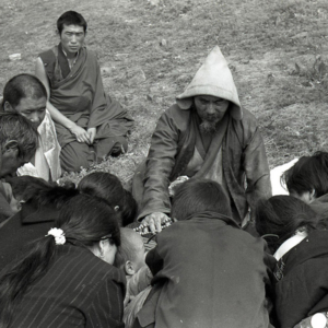Akha Choyang Rinpoche of Golok blessing pilgrims. (Photo: Dan Smyer Yu)