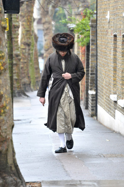 Strictly Orthodox Jew on his way to the synagogue. (Photo: Doerte Engelkes)