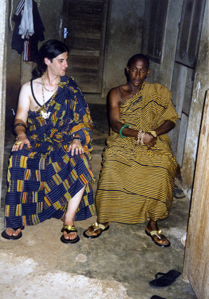 Odikro (village chief) and anthropologist dressed in Kente clothes (Dormaa Ahenkro, Ghana). (Photo: Boris Nieswand)