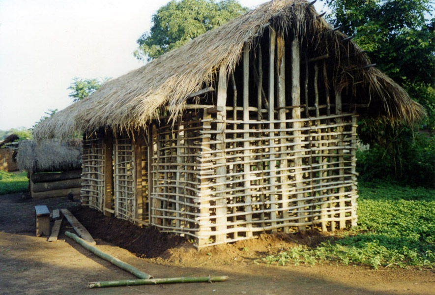 Traditional house under construction (Dormaa District, Ghana). (Photo: Boris Nieswand)