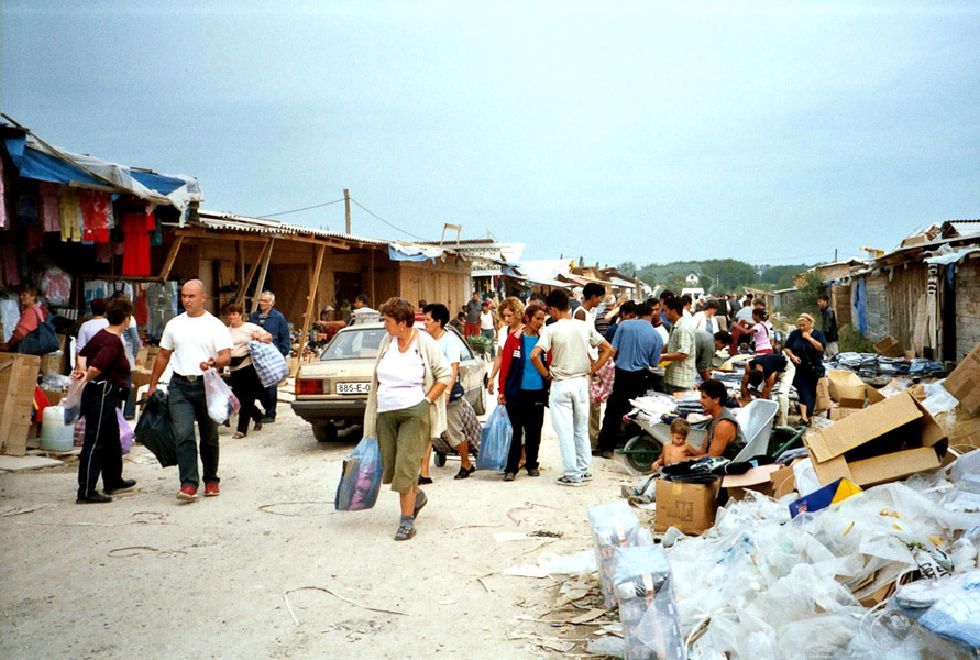 Vendors at the Arizona black market, Brčko District, Bosnia and Herzegovina. (Photo: Monika Palmberger)